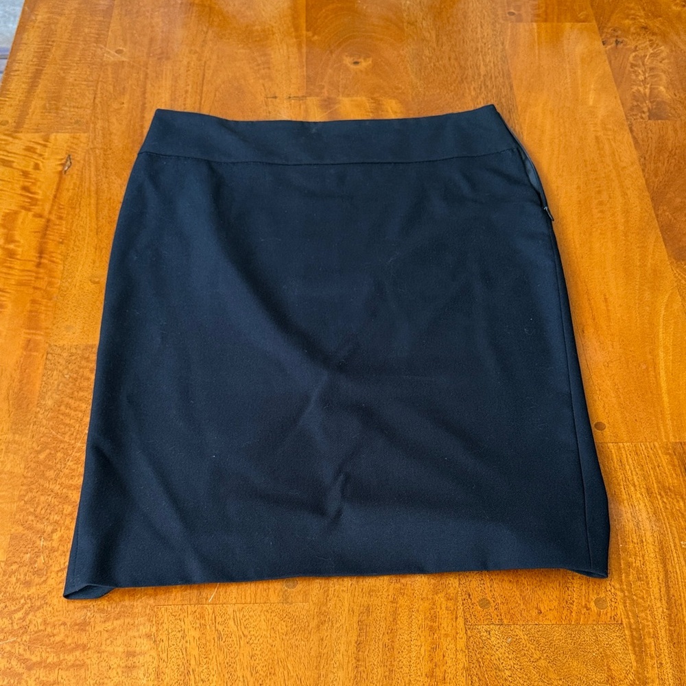 Zara Black knee-length Pencil Skirt - Straight Cut